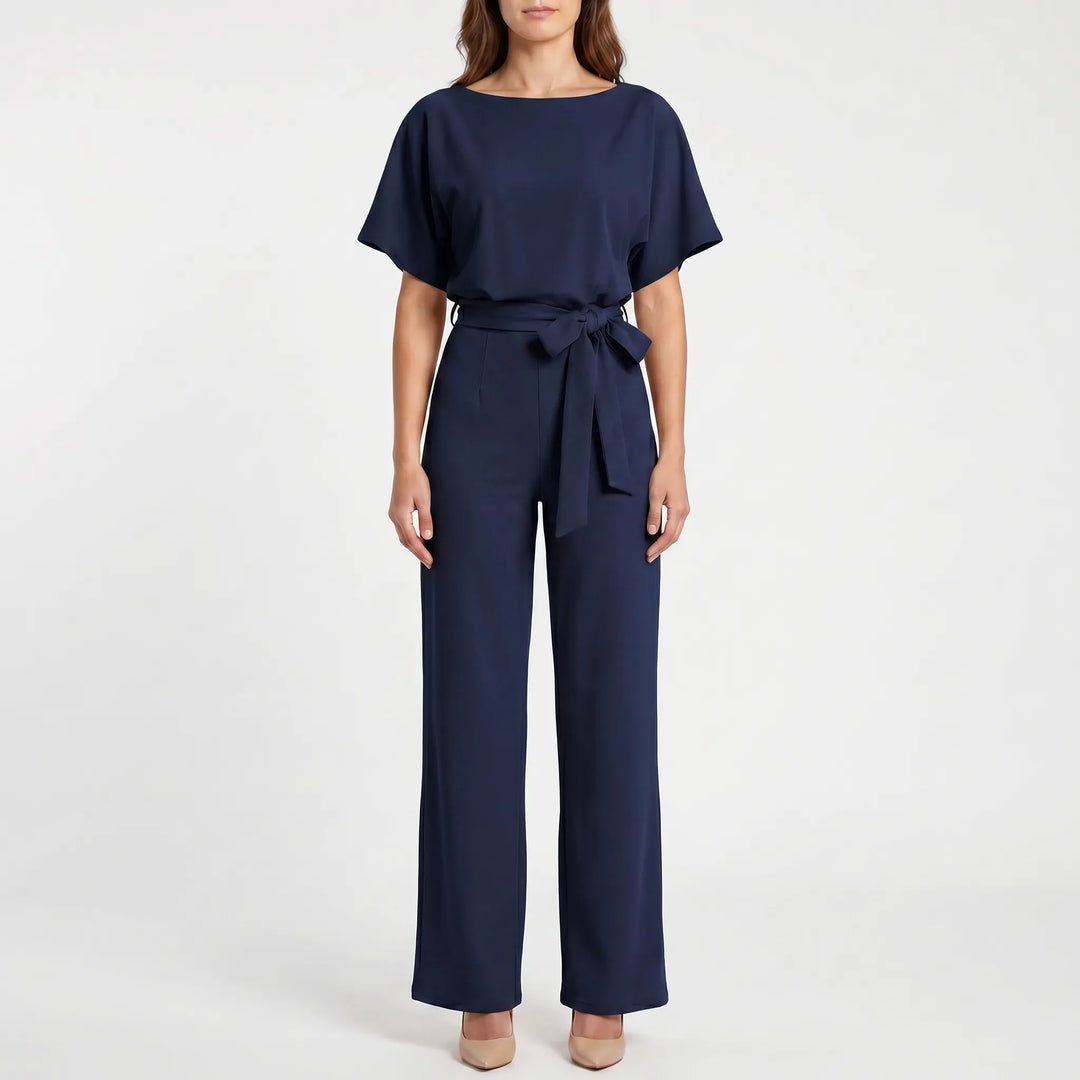 Feestelijke dames jumpsuit met wijde pijpen & korte mouwen. Chique avondkleding met een stijlvol sleutelgat detail.