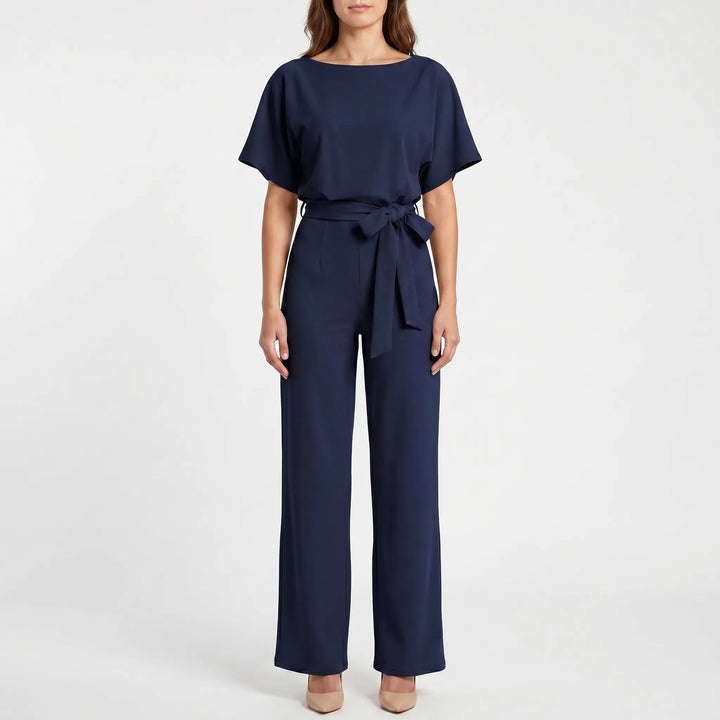 Feestelijke dames jumpsuit met wijde pijpen & korte mouwen. Chique avondkleding met een stijlvol sleutelgat detail.
