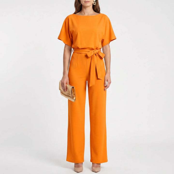 Stijlvolle dames jumpsuit met wijde pijpen, korte batwing mouwen & sleutelgat detail. Ideale avondkleding.