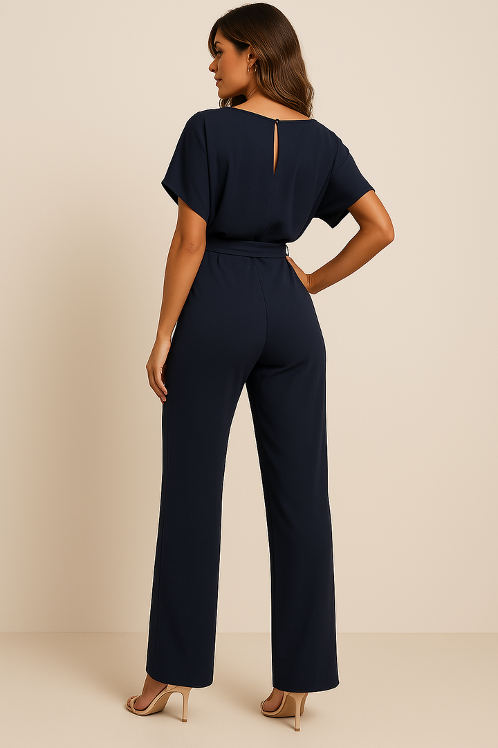 Chique Sophia jumpsuit: de perfecte uitgaanskleding voor dames, elegant en comfortabel voor een avondje uit.