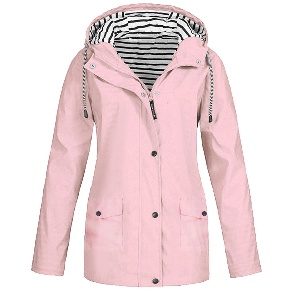 Stijlvolle pasvorm van de KarieJacket dames waterdichte jas. Geschikt als bovenkleding voor sportieve vrouwen.