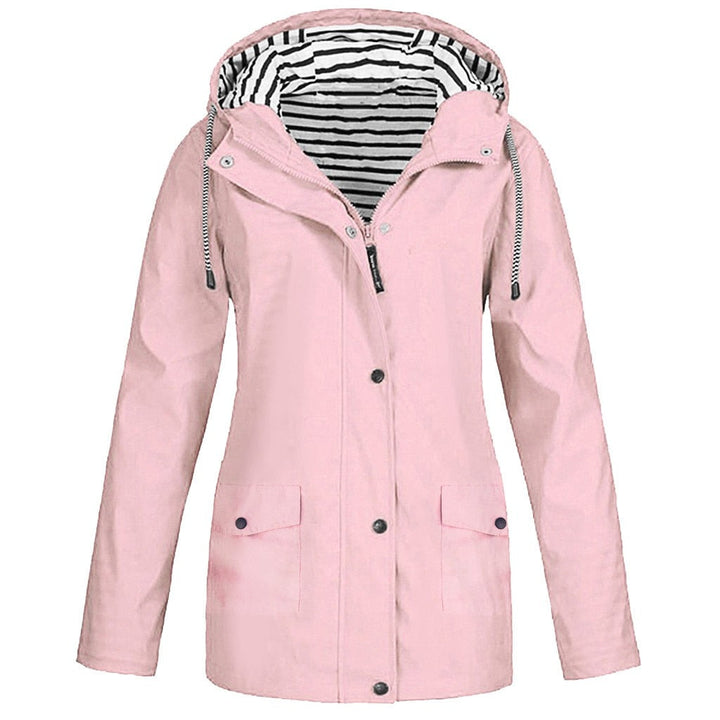 Stijlvolle pasvorm van de KarieJacket dames waterdichte jas. Geschikt als bovenkleding voor sportieve vrouwen.