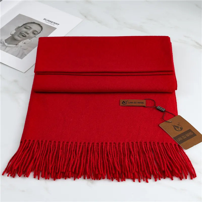 Stijlvolle dames sjaal van kasjmier, een modieus accessoire dat warmte en elegantie biedt.