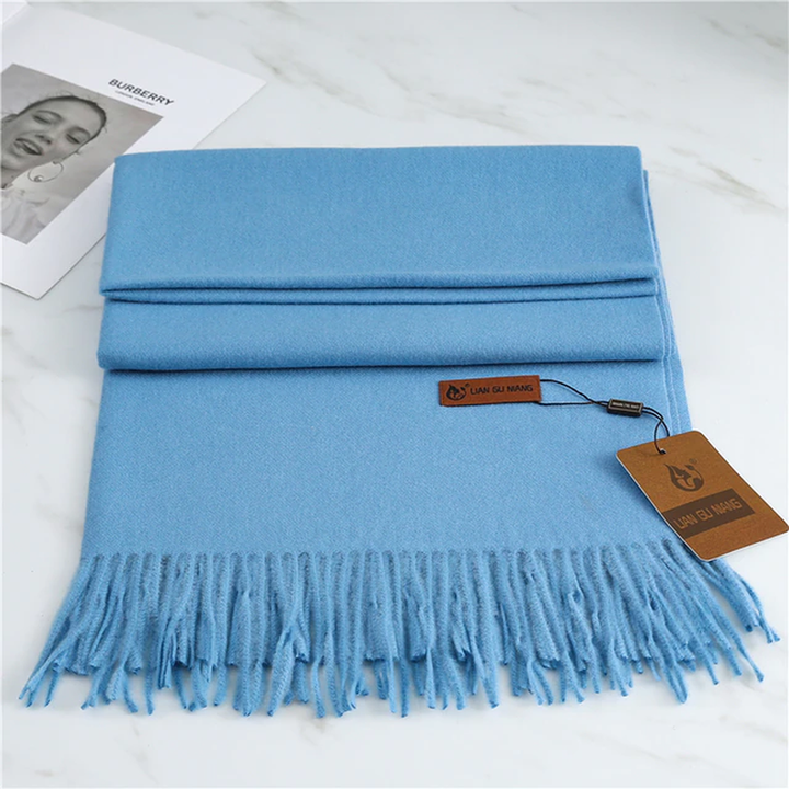 Modieus dames accessoire: een warme, zachte kasjmier sjaal voor de winter en lente.