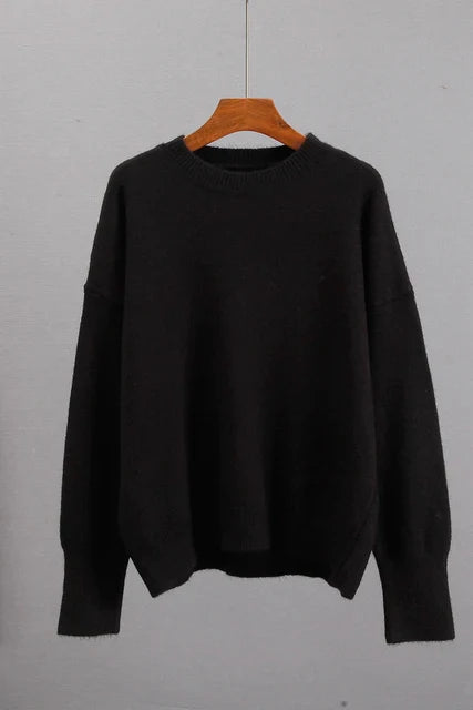 Hoogwaardige kasjmier trui voor dames, luxe en elegant. Zachte, gebreide wintermode.