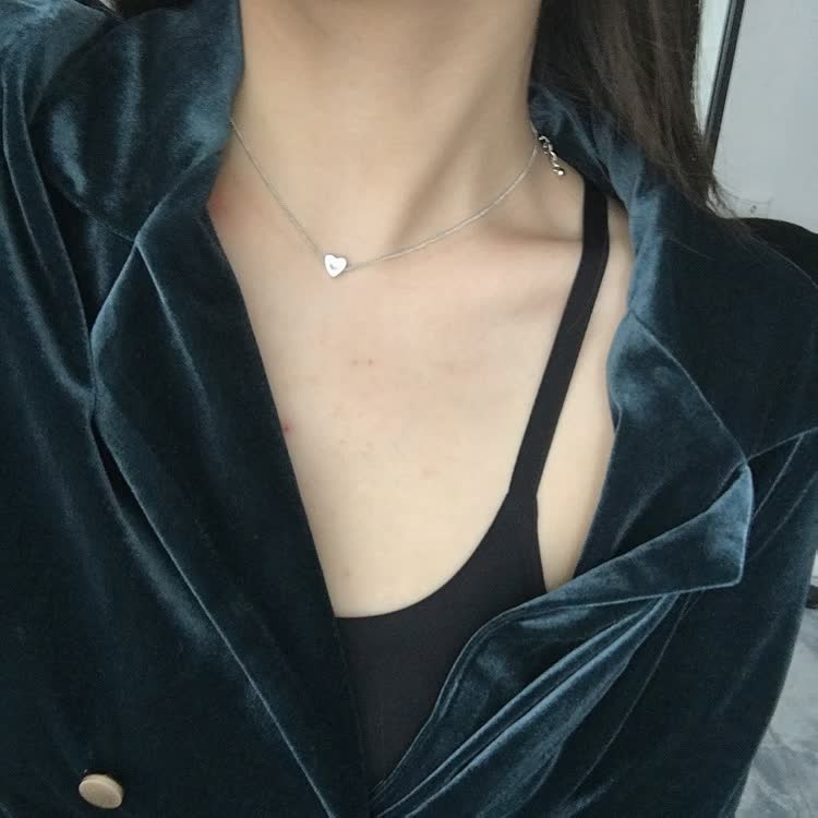 Gouden dames ketting met verfijnd hartje, een tijdloos sieraad en veelzijdig accessoire voor vrouwen.