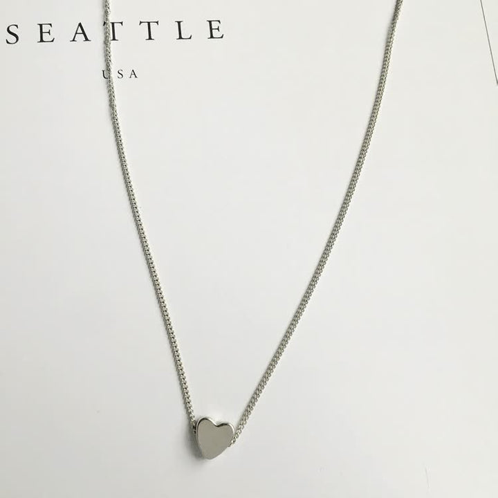 Zilveren ketting voor dames met een glanzend hartje, elegant en subtiel cadeau.