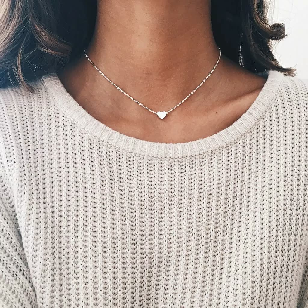 Veelzijdige gouden dames ketting met een schattige hartje hanger, verrijkt elke outfit.