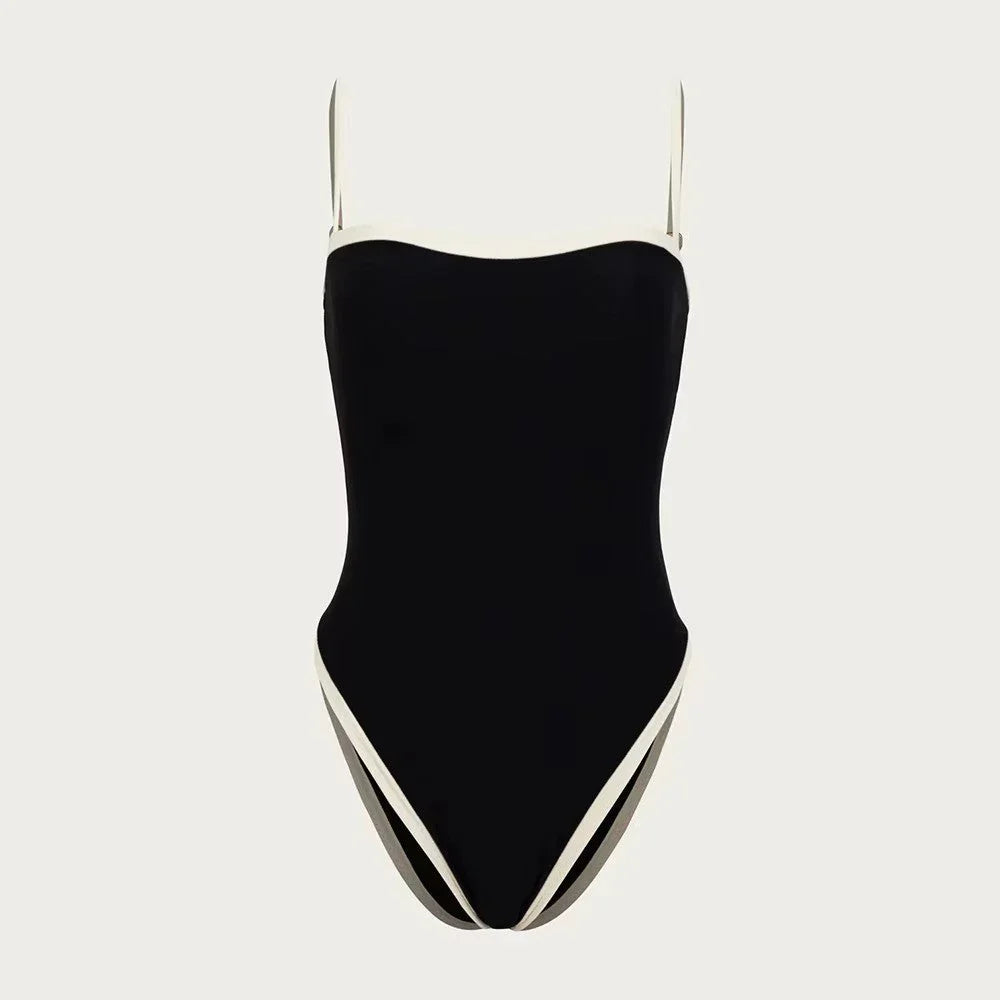 Stijlvol dames kleurblok badpak, elegante one-piece zwemkleding, perfect voor comfort en strandmode.