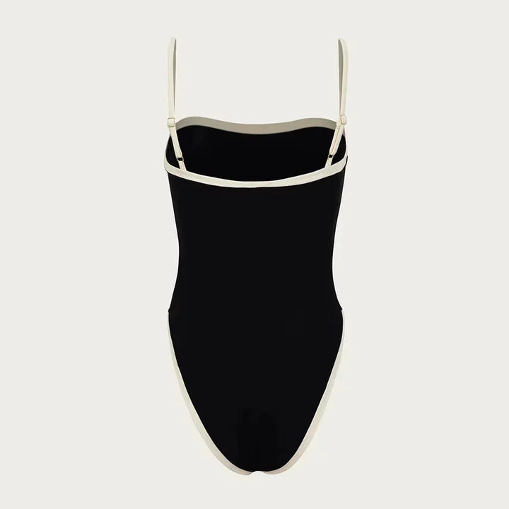 Comfortabel dames badpak met kleurblokken, modieus one-piece voor een chique en zomerse look.