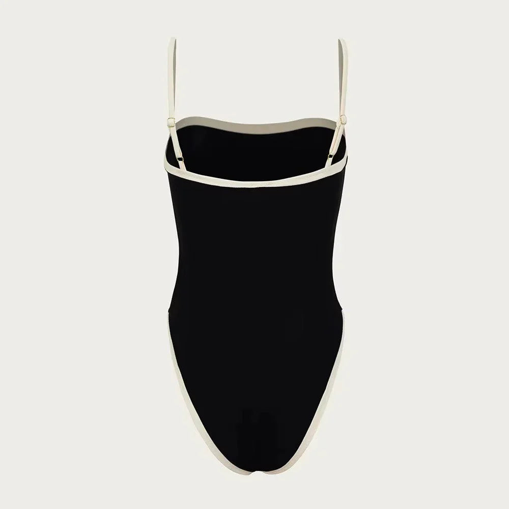 Zomers dames kleurblok badpak, flatterend en sneldrogend one-piece voor een stijlvolle verschijning.