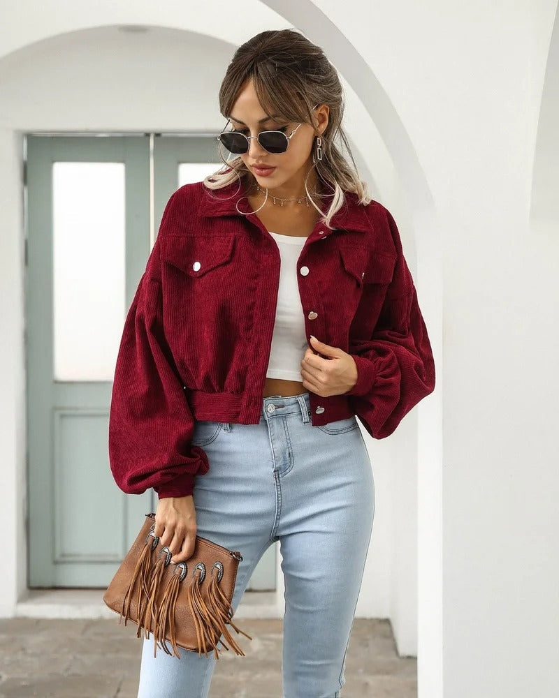 Trendy dames spijkerjack 'Amira' met pofmouwen, een kort model dat elke outfit een casual-chique look geeft.