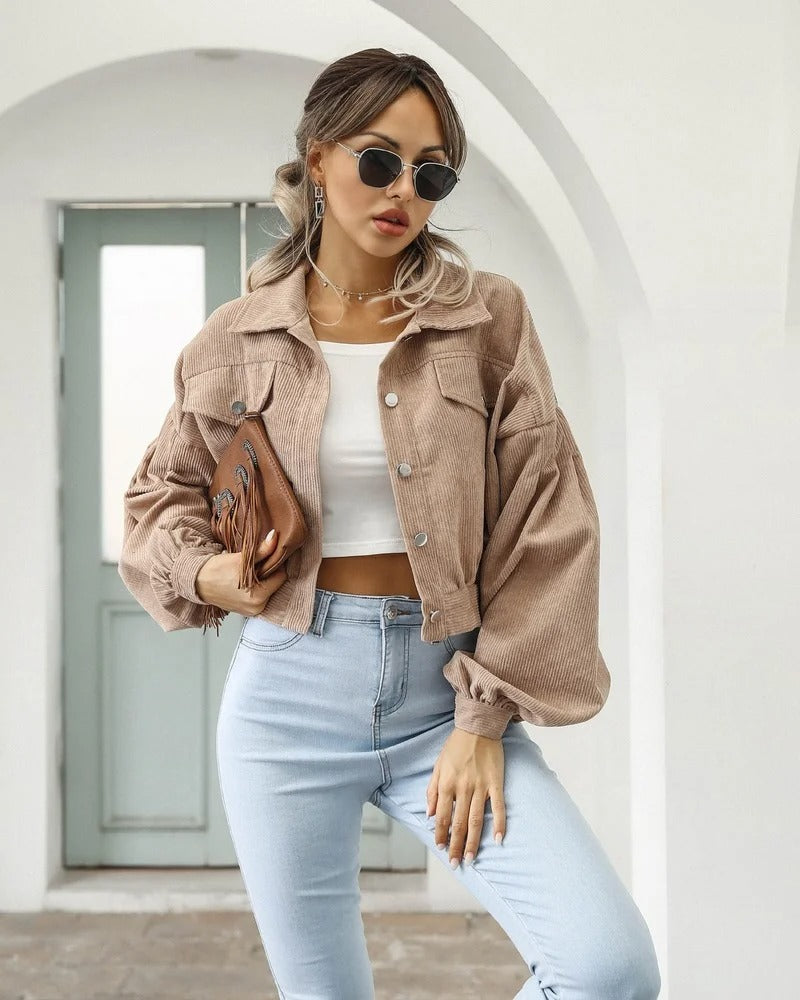 Kort dames spijkerjack met stijlvolle pofmouwen; een trendy en comfortabel zomerjack voor elke vrouw.