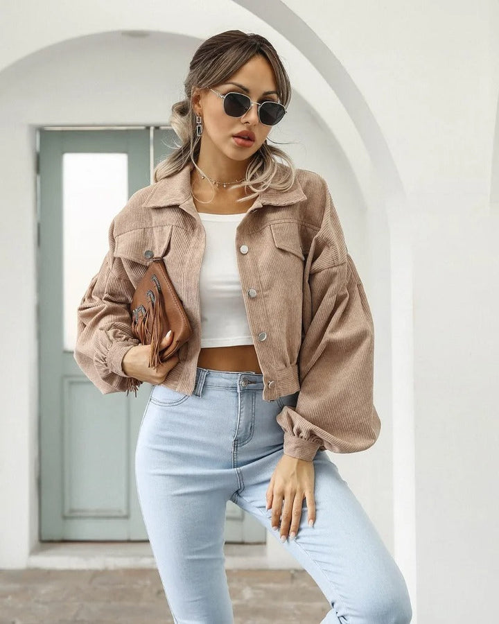 Kort dames spijkerjack met stijlvolle pofmouwen; een trendy en comfortabel zomerjack voor elke vrouw.