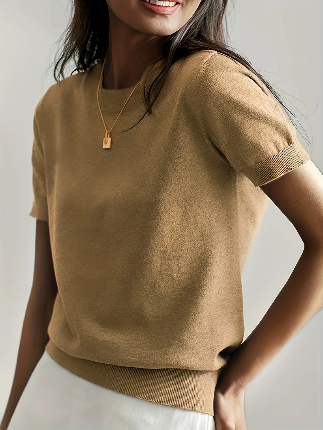 Comfortabele korte mouwen pullover voor dames, in een tijdloze stijl. Geschikt voor lente en zomer.