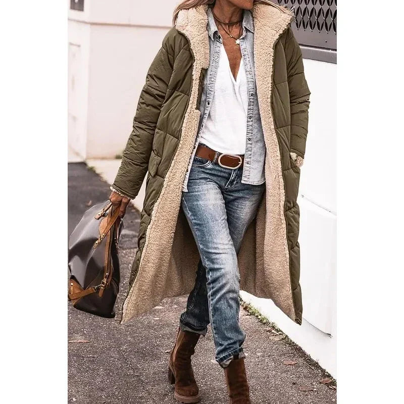 Dames lange pufferjas met capuchon, warm en stijlvol, ideaal voor koude winterdagen.