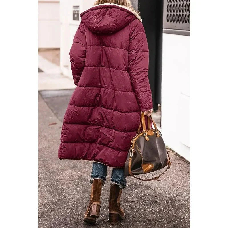 Modieuze lange pufferjas voor dames met stijlvolle capuchon, perfect als outwear en dameskleding.