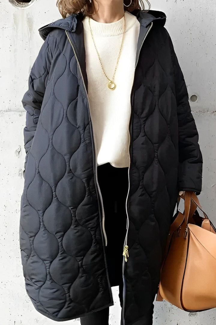 Warme dames winterjas met lange snit en capuchon, perfect voor koude dagen. Comfortabele bovenkleding mode.