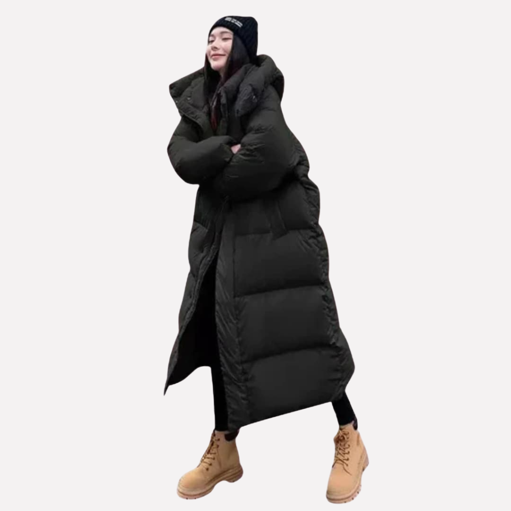 Warme lange dames pufferjas met capuchon, perfect als gewatteerde winterjas voor outdoor activiteiten.