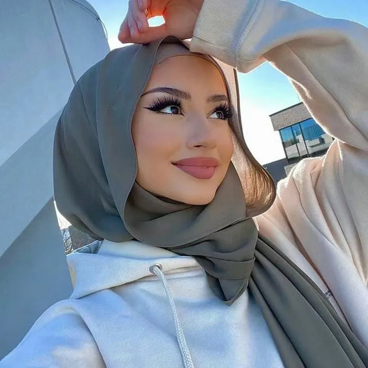 Modieuze Leilani chiffon sjaal voor dames, ideaal als hijab of stijlvol accessoire voor elke outfit.