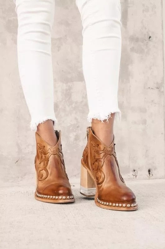 Modieuze dames cowboy laarzen, veelzijdig en comfortabel voor elke gelegenheid, van festival tot stad.
