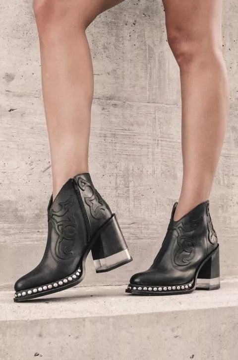 Stijlvolle dames cowboy laarzen, de perfecte trendy schoenen om elke outfit compleet te maken.