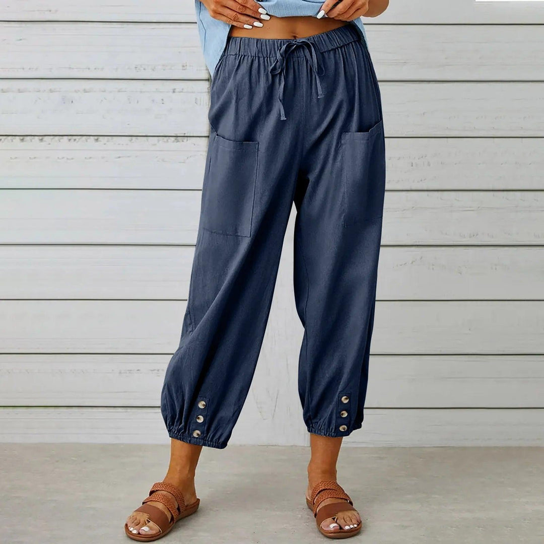 Zachte lichte zomerbroek voor dames met verstelbaar koord en wijde, luchtige pijpen voor comfort.