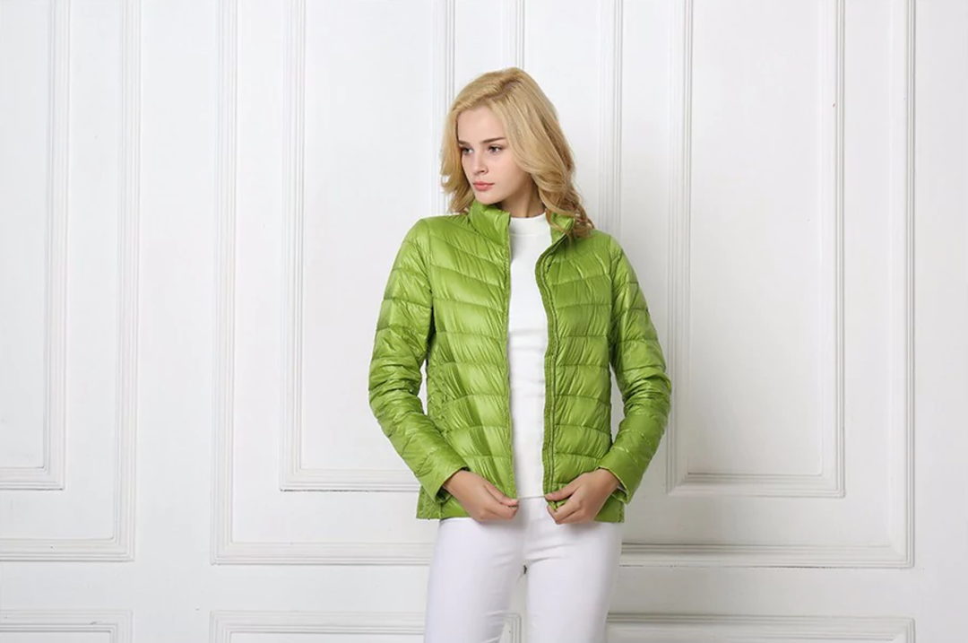 Dames stadsjas: warm, elegant en reisvriendelijk donsjack met City Elegance design.