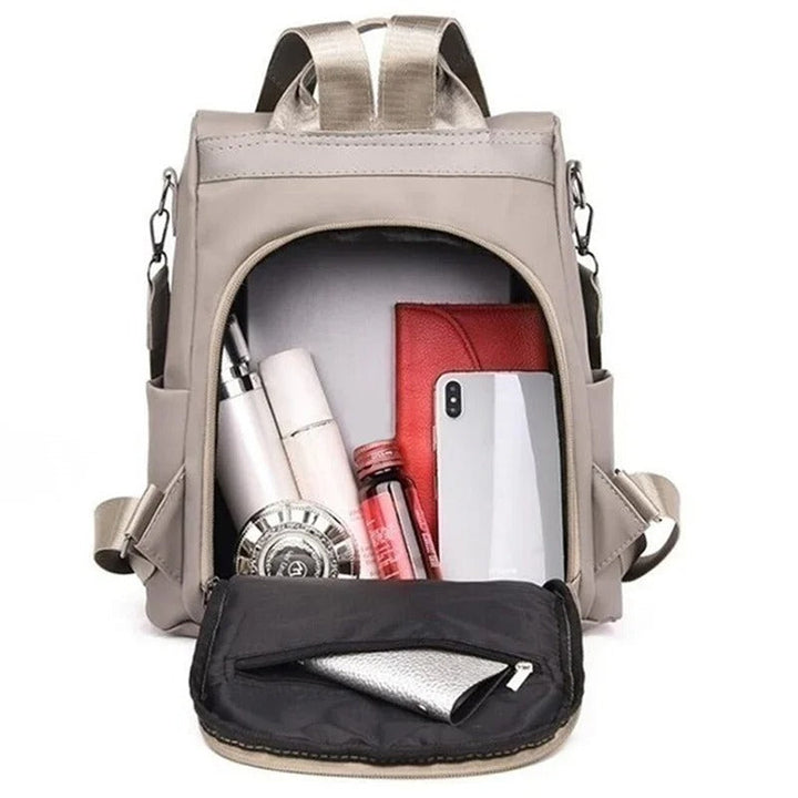 Elegant lichtgewicht dames nylon rugzak. Duurzaam waterafstotend materiaal, perfect voor dagelijks gebruik of reizen.