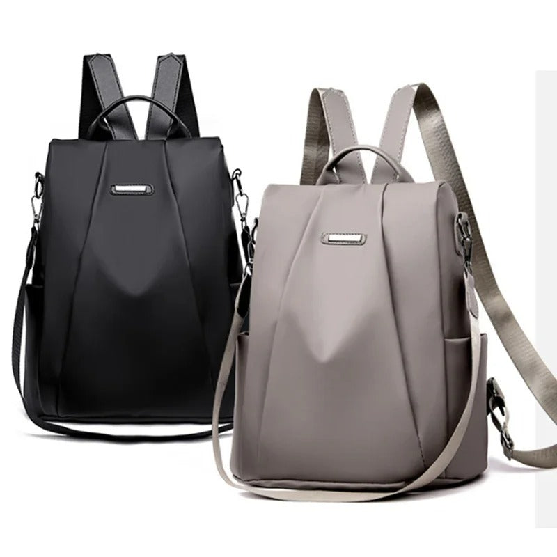 Praktische waterafstotende dames reistas. Lichtgewicht nylon rugzak, perfect voor weekendtrips en daguitjes.