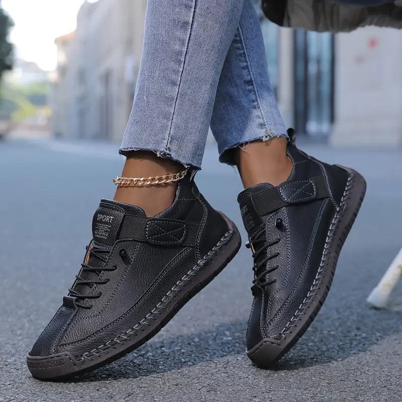 Ademende dames sneakers met lichtgewicht ontwerp, perfect voor lente/zomer. Comfortabele veterschoenen.