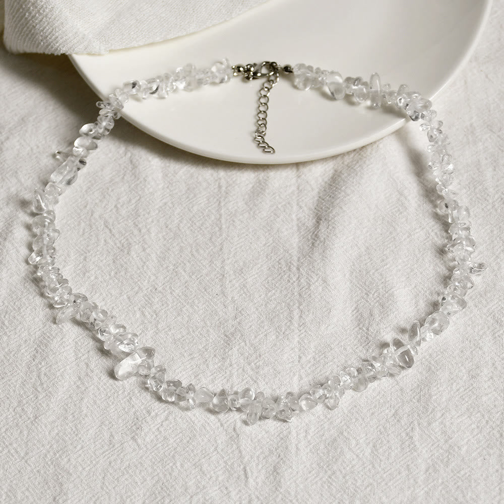 Elegant en stijlvol: Lina damesketting met gepolijste natuursteen kristal.