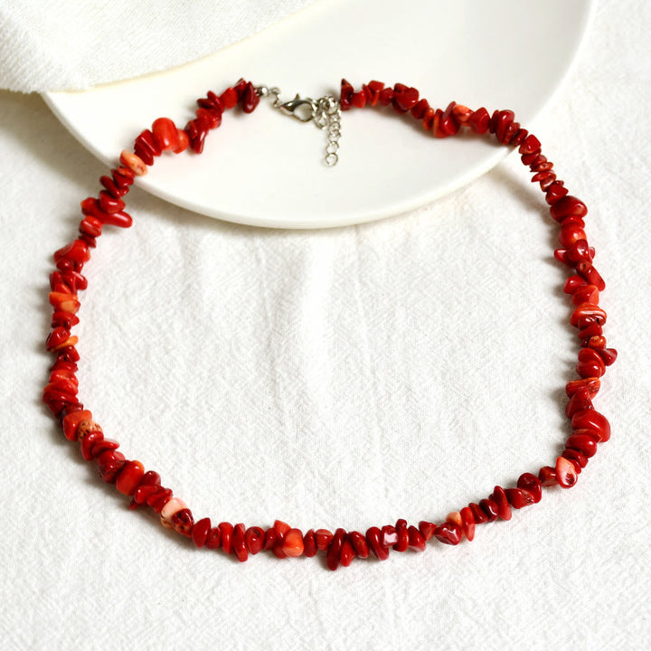 Unieke gevormde natuursteen ketting voor dames, Lina design, elegant en gepolijst.