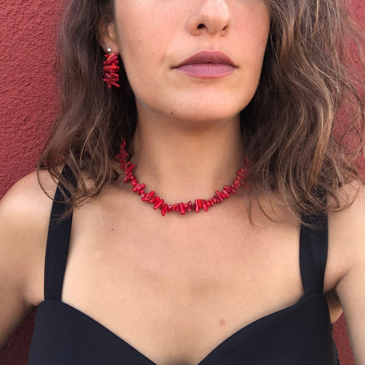 Close-up: Dames Lina ketting met prachtige gepolijste natuursteen kristal.