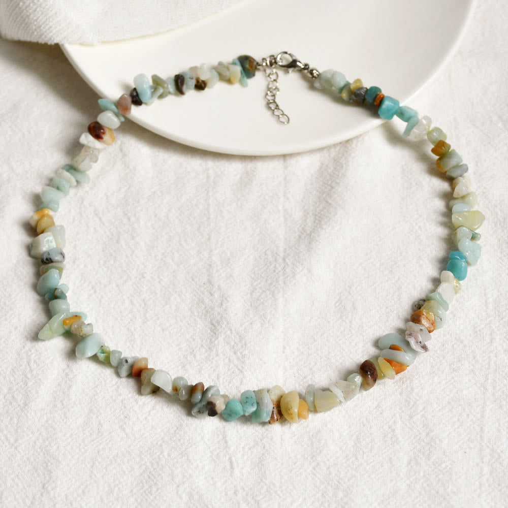Gevormde natuursteen kristalhanger, Lina damesketting; voegt elegantie & spiritualiteit toe.