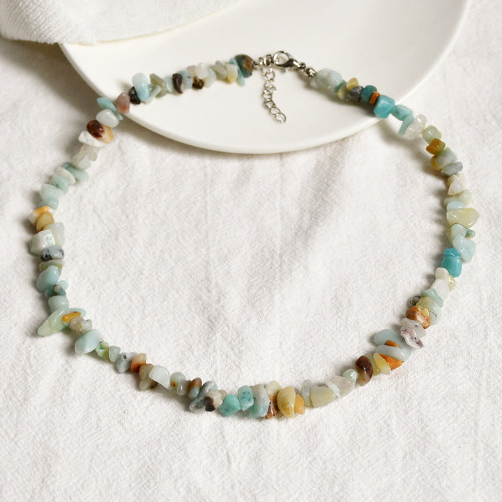 Gevormde natuursteen kristalhanger, Lina damesketting; voegt elegantie & spiritualiteit toe.