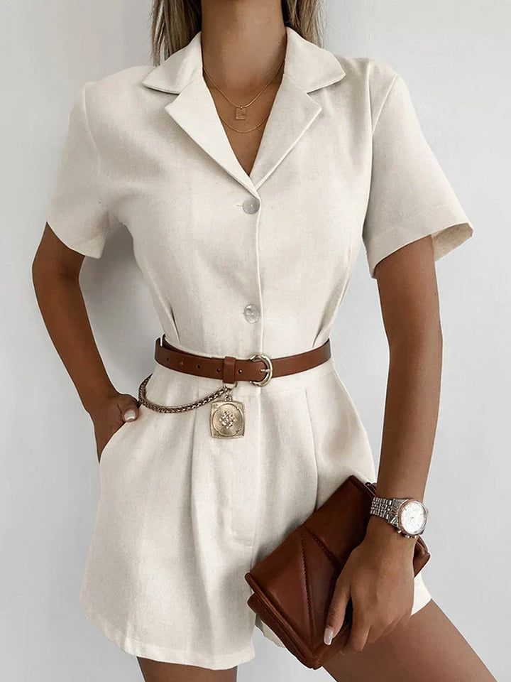 Elegante dames playsuit met korte mouwen, perfect als casual outfit, kantooroutfit of vakantie jumpsuit.