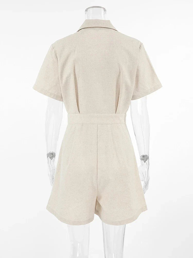 Dames zomerjumpsuit met korte mouwen, ideaal voor kantoor of vakantie. Stijlvol, comfortabel en ademend.
