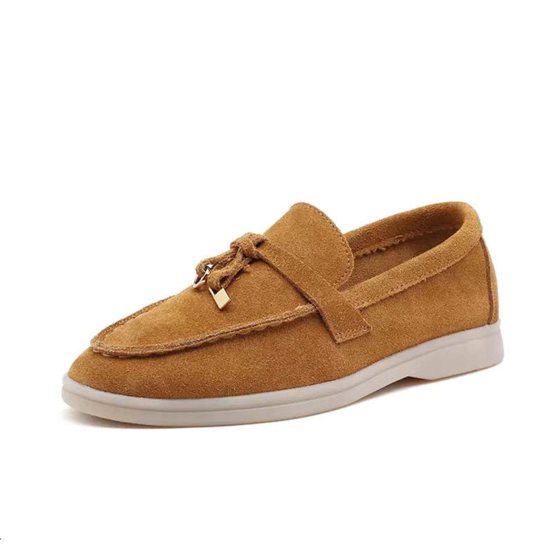 Veelzijdige dames instappers met gepunte teen, ideaal voor casual en elegante lente outfits met comfort.