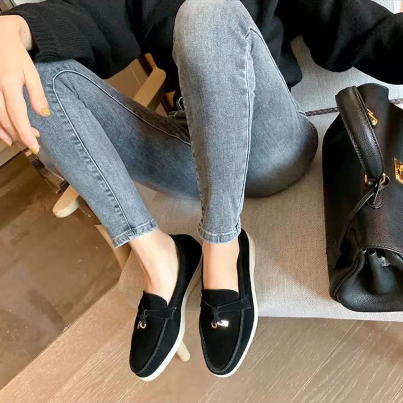 Comfortabele platte dames loafers, perfecte combinatie van mode en voetcomfort voor casual lente dagen.