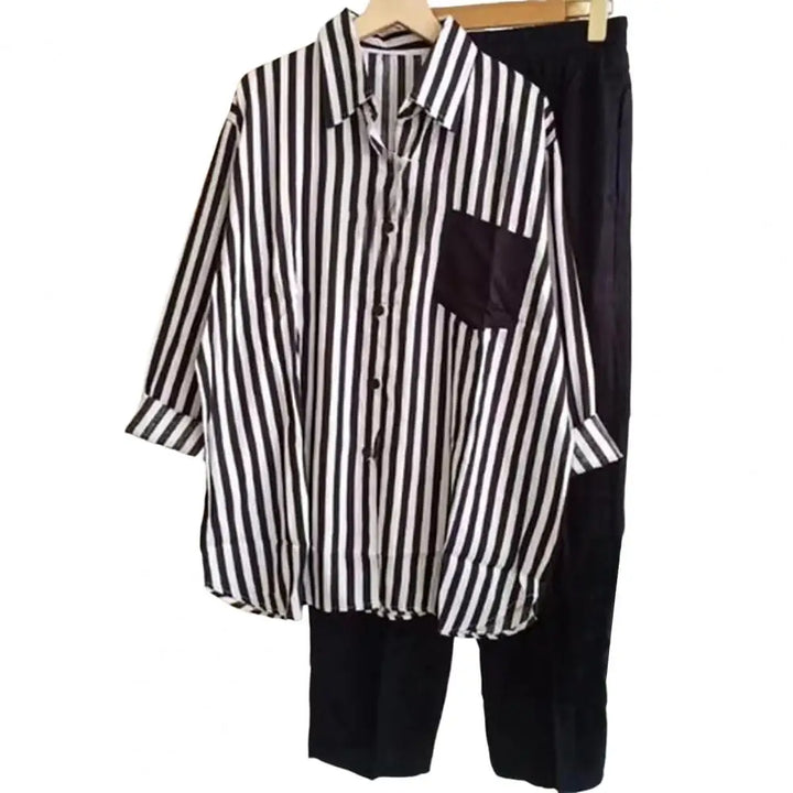 Details van de wijde, comfortabele linnen broek van de Zayenne tweedelige zomerset, ideaal voor de zomer.
