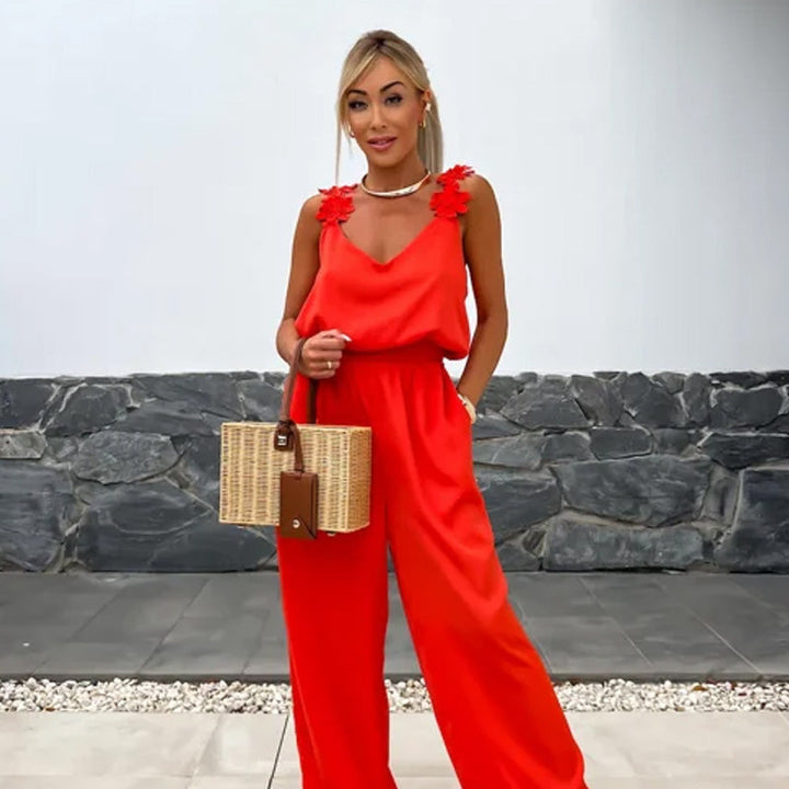 Trendy dameskleding: comfortabele zomer jumpsuit met wijde pijpen en relaxte pasvorm.