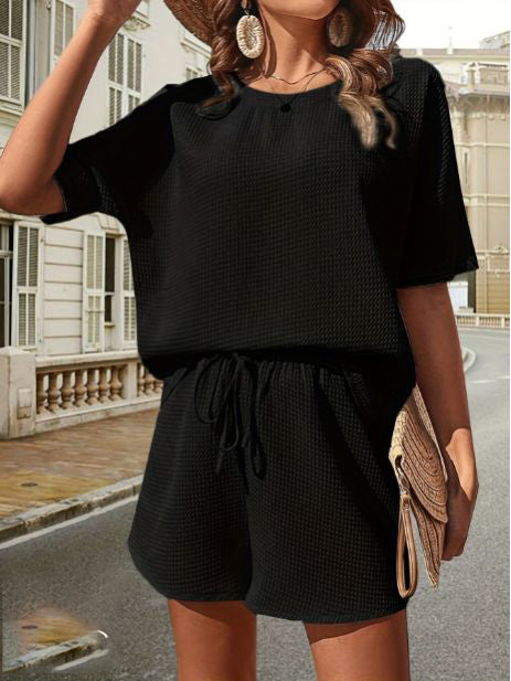 Stijlvolle dames zomerset: luchtige top met korte mouwen en bijpassende shorts voor ultiem comfort.