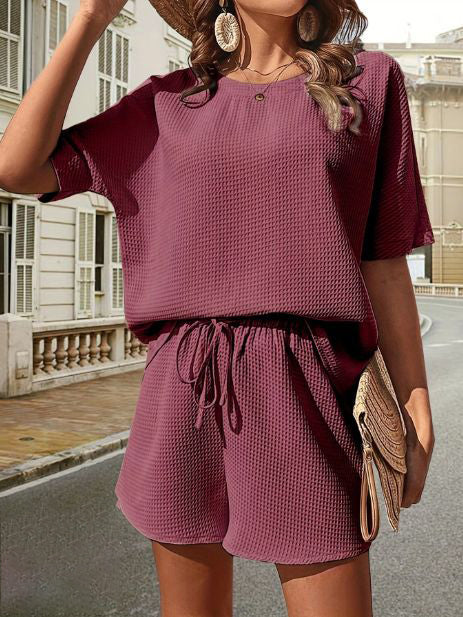 Luchtige Ninae zomerset voor dames, met een comfortabele top en stijlvolle shorts, ideaal voor recreatie.