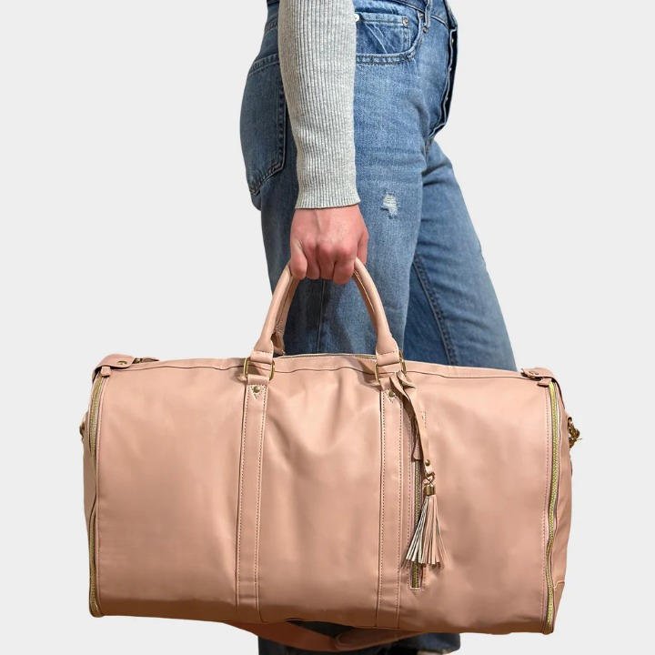 Kreukvrije kledingtas Isabelle, een compacte luxe reistas voor dames. Houd je outfits netjes onderweg.