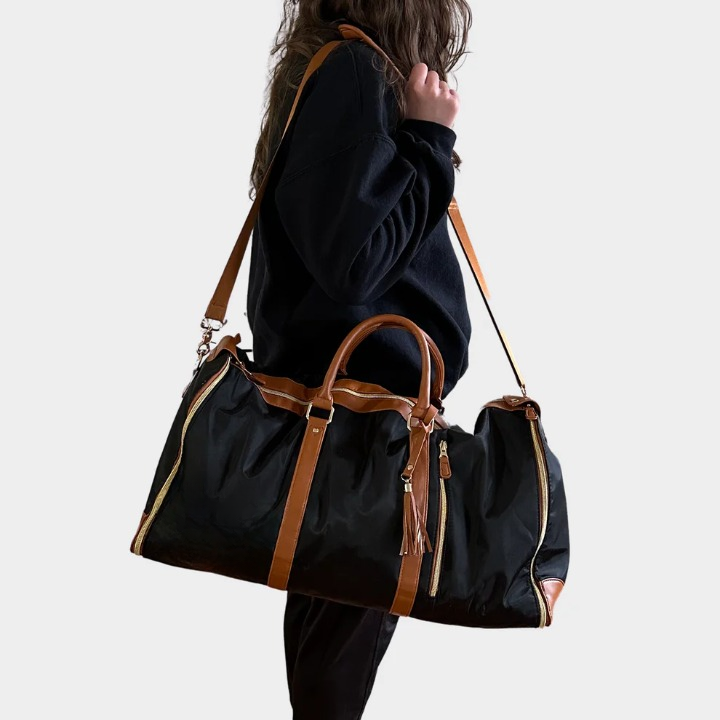 Exclusieve dames reistas Isabelle, luxe en praktisch. Compacte duffelbag en kledingtas voor zorgeloos reizen.