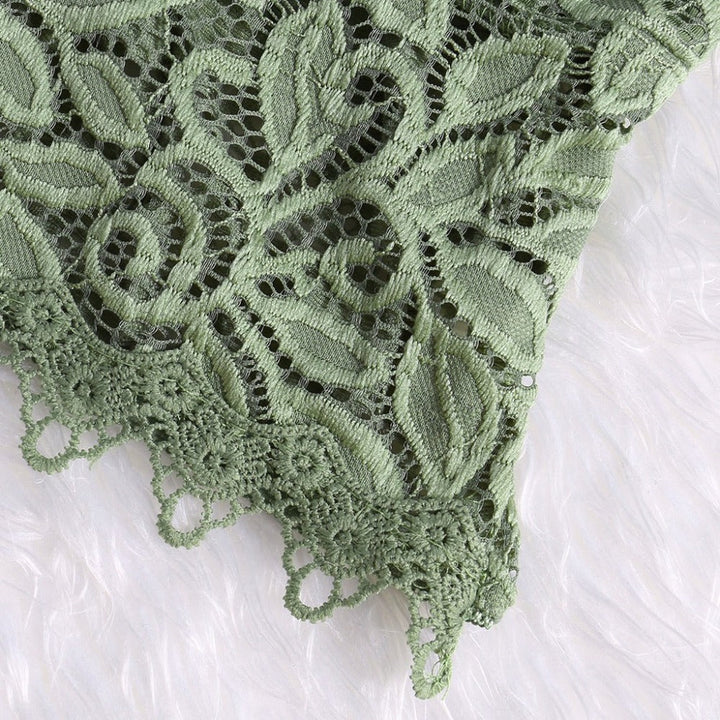Trendy dames mesh top met V-hals, mouwloos, Mara design, ideaal voor casual chic.