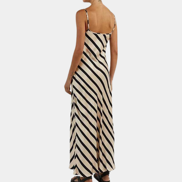 Elegante dames mouwloze zomerjurk Marise met verfijnde strepen, ideaal voor warme dagen en vakantie.