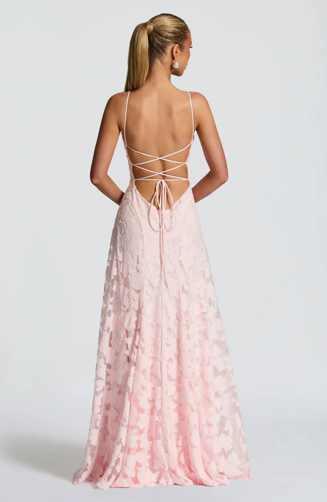 Dames maxi jurk met vrolijke bloemenprint, comfortabele spaghettibandjes en A-lijn silhouet.