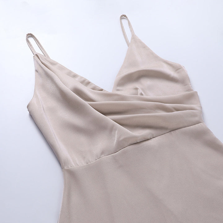 Comfortabele dames zomerjurk, maxi-lengte, met split, spaghettibandjes. Geschikt voor elke dag.